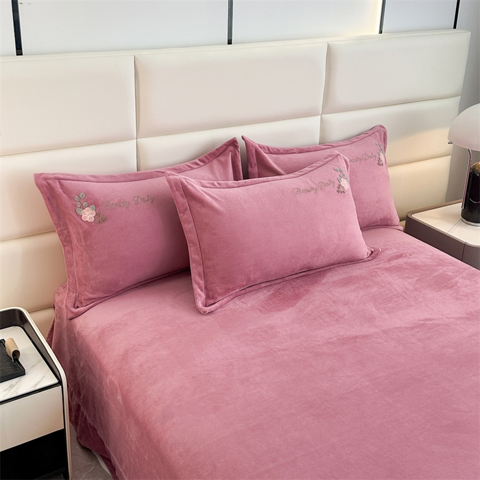 91家纺网 家纺一手货源 找家纺 恋佳居 2025新款牛奶绒180克毛巾绣四件套 荷塘晚风豆沙