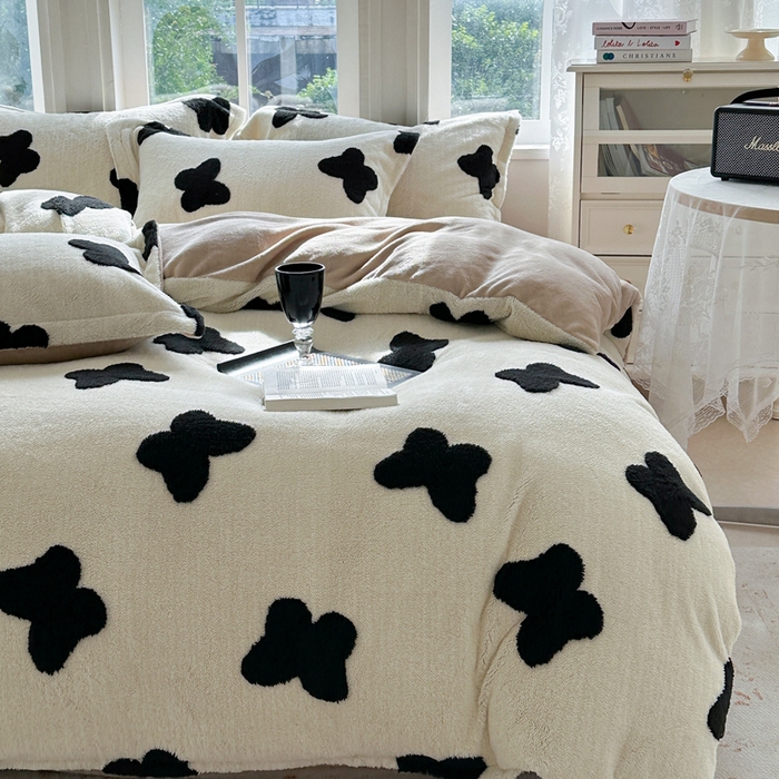 91家纺网 家纺一手货源 找家纺 萝莉家纺 2024新款加厚舒舒绒提花舒棉绒牛奶绒系列四件套 蝴蝶黑