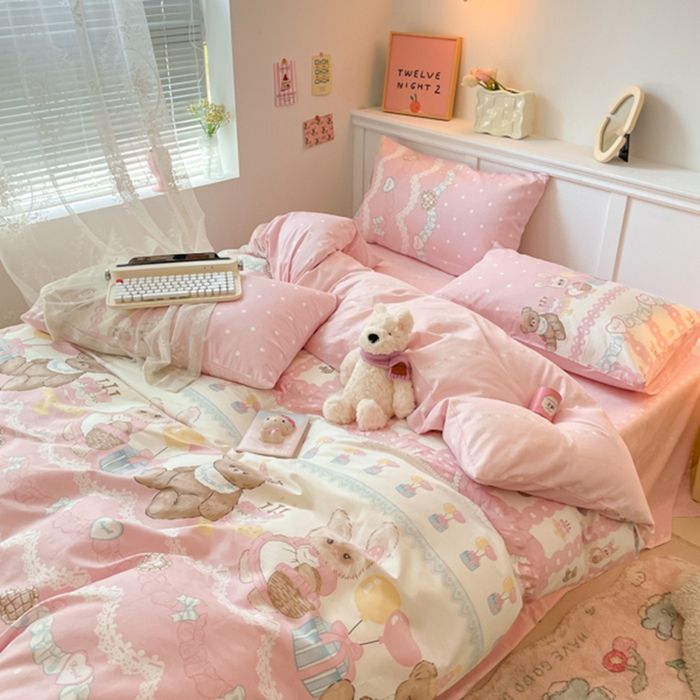 91家纺网 家纺一手货源 找家纺 2024新款全棉舒适印花四件套 气球蛋糕熊