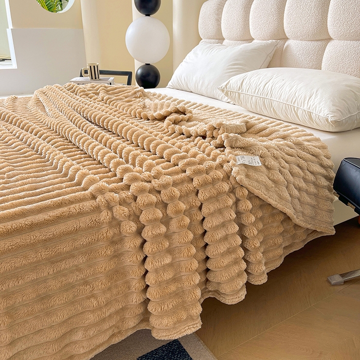 91家纺网 家纺一手货源 找家纺 千荨 2024新款宽抽条跨境高克重兔兔毛绒毛毯 兔毛咖色