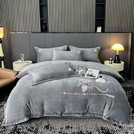 91家纺网 家纺一手货源 找家纺 （总）慕克斯 2024新款宽边牛奶绒四件套