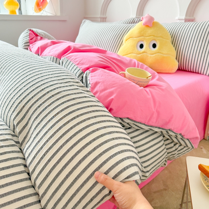 91家纺网 家纺一手货源 找家纺 千朵 2024新款色织提花水洗棉四件套 灰红