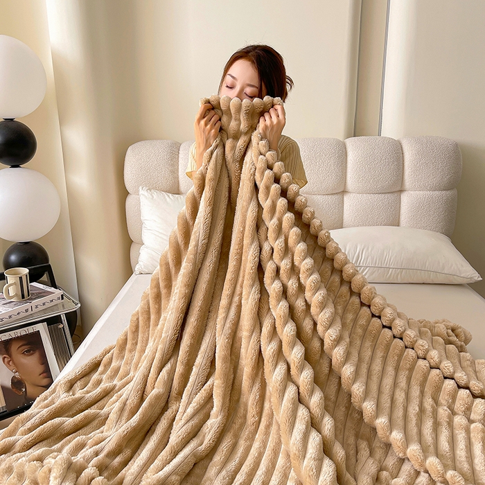 91家纺网 家纺一手货源 找家纺 千荨 2024新款宽抽条跨境高克重兔兔毛绒毛毯 兔毛咖色