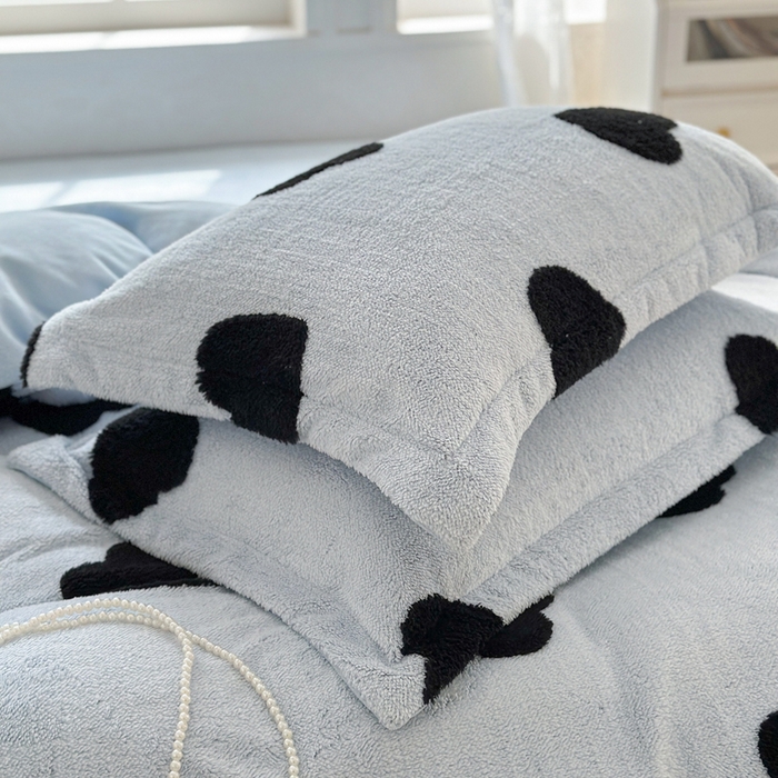 91家纺网 家纺一手货源 找家纺 萝莉家纺 2024新款加厚舒舒绒提花舒棉绒牛奶绒系列四件套 黑爱心蓝