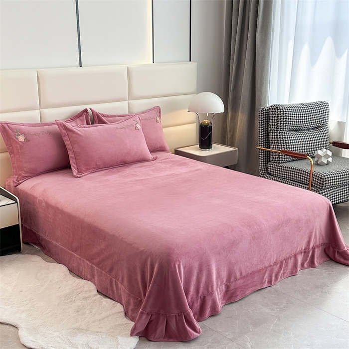 91家纺网 家纺一手货源 找家纺 恋佳居 2025新款牛奶绒180克毛巾绣四件套 荷塘晚风豆沙