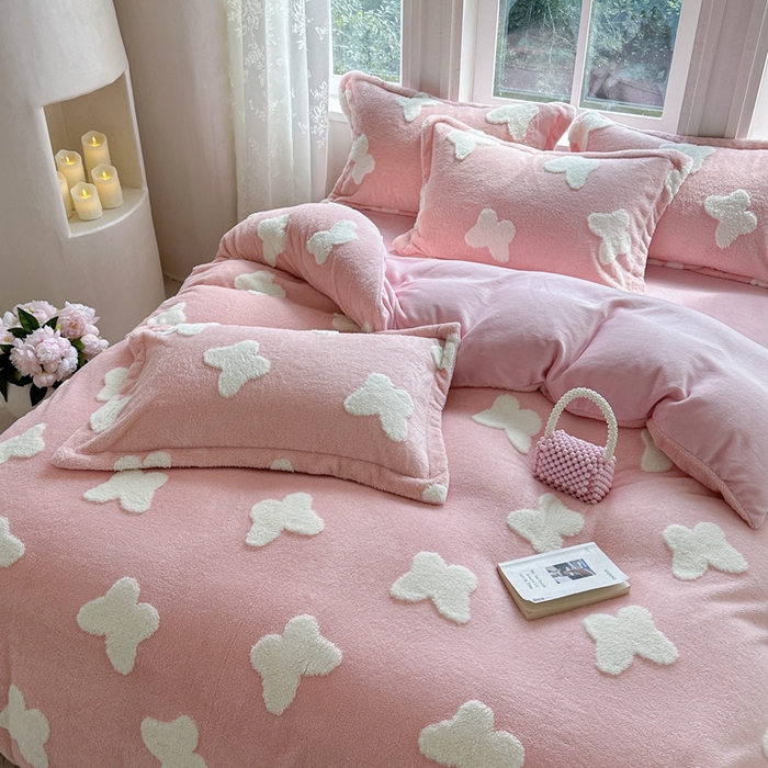 91家纺网 家纺一手货源 找家纺 萝莉家纺 2024新款加厚舒舒绒提花舒棉绒牛奶绒系列四件套 蝴蝶粉