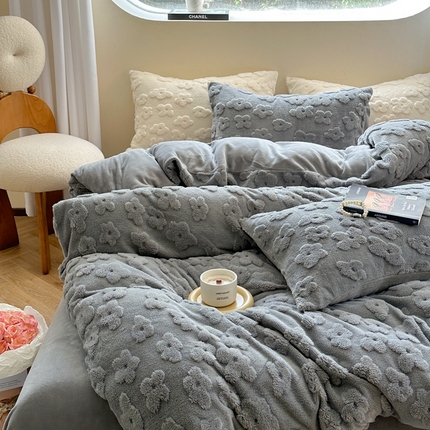 91家纺网 家纺一手货源 找家纺 （总）2024新款INS风立体剪花舒棉绒四件套-云朵花