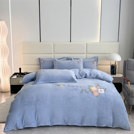 91家纺网 家纺一手货源 找家纺 （总）恋佳居 2025新款牛奶绒180克毛巾绣四件套