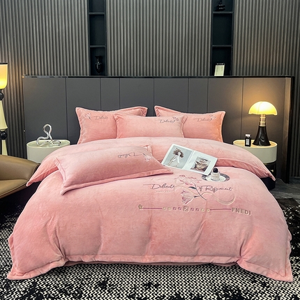 91家纺网 家纺一手货源 找家纺 （总）慕克斯 2024新款宽边牛奶绒四件套