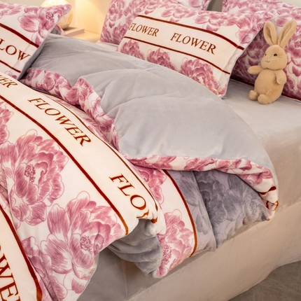 91家纺网 家纺一手货源 找家纺 念家居 2025新款压线款高克重牛奶绒四件套 伊甸花园