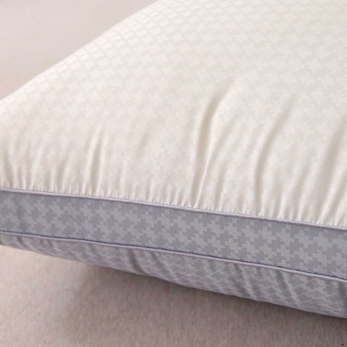 91家纺网 家纺一手货源 找家纺 赛格时代家居 2024新款A类云感立体舒适枕 灰