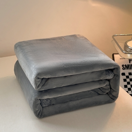 21度C 2024新款牛奶绒纯色320克 加厚多功能菠萝格包边毯 浅灰