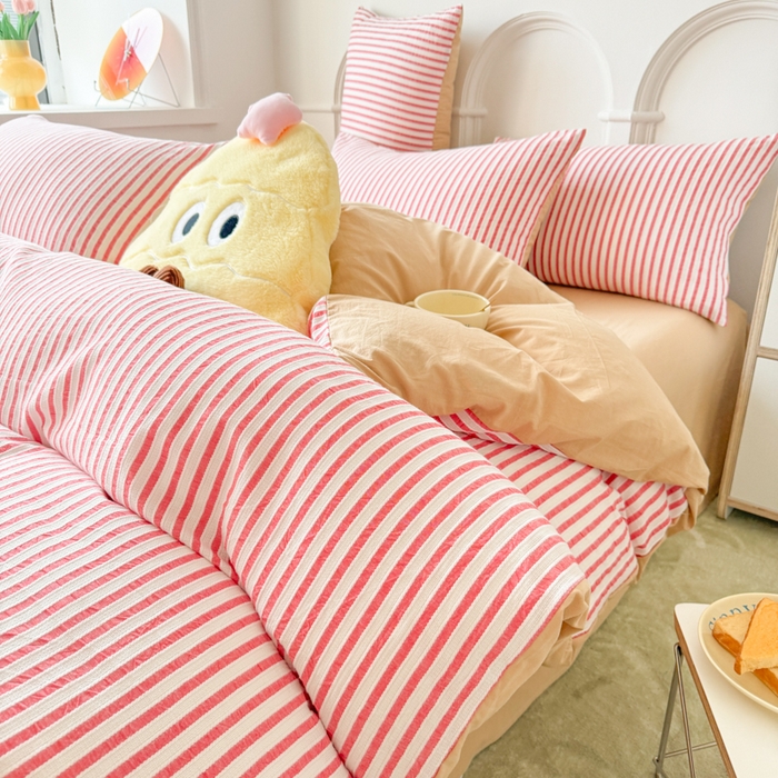 91家纺网 家纺一手货源 找家纺 千朵 2024新款色织提花水洗棉四件套 条纹红驼