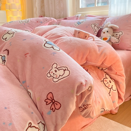 91家纺网 家纺一手货源 找家纺 （总）2024新款高克重牛奶绒四件套-自然光