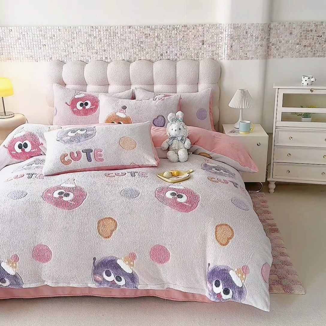 91家纺网 家纺一手货源 找家纺 慕梵家居 2024新款雪花绒卡通四件套 毛球