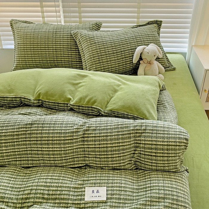91家纺网 家纺一手货源 找家纺 简一 2025新款牛奶绒无印风ins风方格系列-四件套 小香风荆棘-深绿