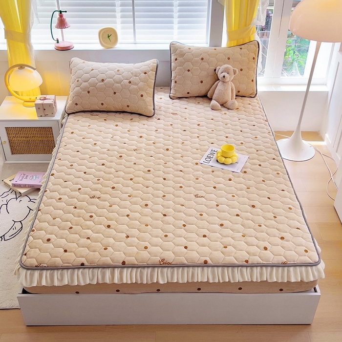 91家纺网 家纺一手货源 找家纺 情煊家纺 2024新款保暖牛奶绒夹棉床笠-花边款 含情-花边款