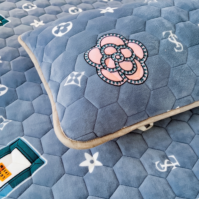 91家纺网 家纺一手货源 找家纺 （总）情煊家纺 2024新款保暖牛奶绒夹棉床笠-床笠款牛奶绒床笠三件套