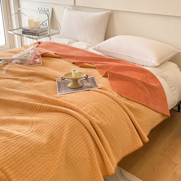 91家纺网 家纺一手货源 找家纺 胜权家纺 2024秋冬新款加厚双层婴儿绒复合雕花牛奶绒多功能毛毯盖毯空调毯子 托斯卡纳黄