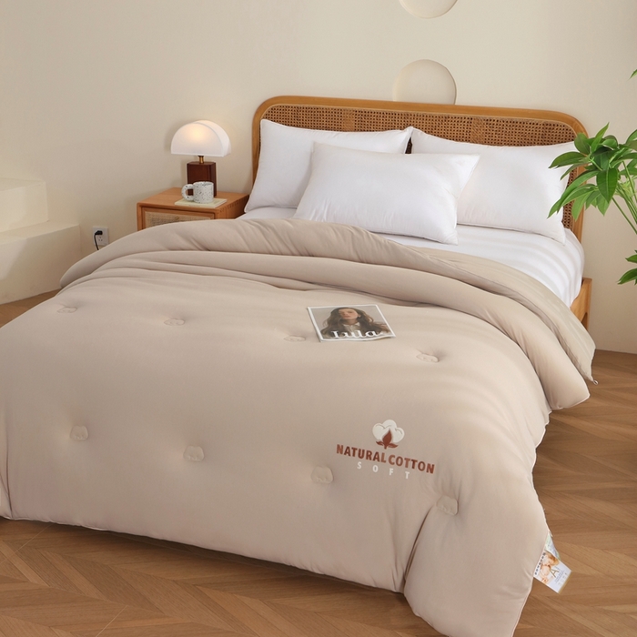 91家纺网 家纺一手货源 找家纺 棉造家居 2024新款A类全棉新疆棉花被针织棉绗缝春秋冬被子 杏色