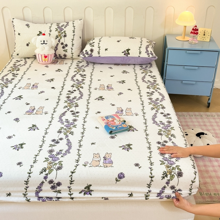 91家纺网 家纺一手货源 找家纺  星座家纺 2025新款小清新牛奶绒单床笠 兔兔伙伴