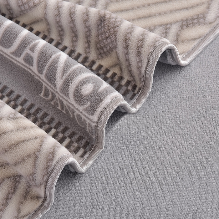 91家纺网 家纺一手货源 找家纺 曼尼家纺2025高克重直播印花床裙款法莱绒金貂珊瑚绒牛奶绒四件套 时尚格