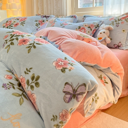 91家纺网 家纺一手货源 找家纺 （总）2024新款高克重牛奶绒四件套-自然光