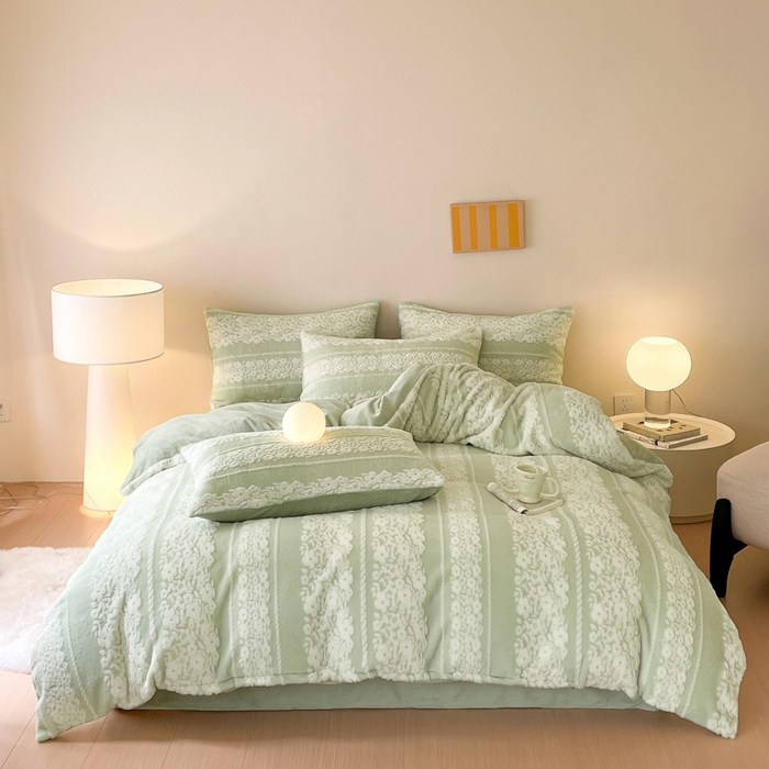 91家纺网 家纺一手货源 找家纺 金爱家 2024新品全消光A类纯色獭兔毛绒立体牛奶绒兔毛雕花350克四件套 兔毛百合花绿色