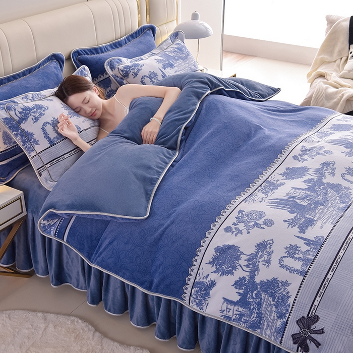 91家纺网 家纺一手货源 找家纺 曼尼家纺2025高克重直播印花床裙款法莱绒金貂珊瑚绒牛奶绒四件套 水墨江南