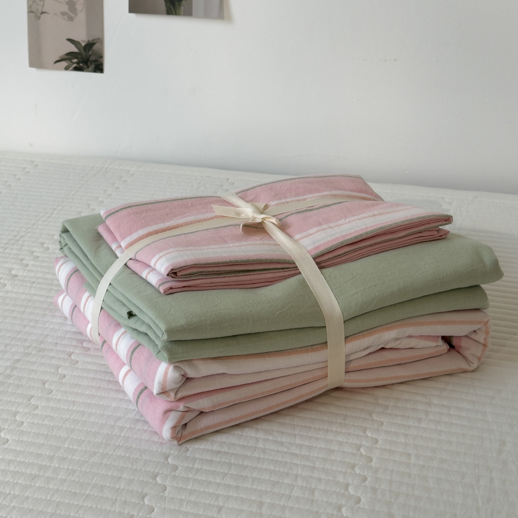 91家纺网 家纺一手货源 找家纺 久典家居 2024新款水洗棉条纹系列单被套 童话粉