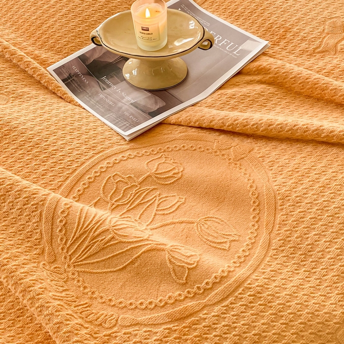 91家纺网 家纺一手货源 找家纺 胜权家纺 2024秋冬新款加厚双层婴儿绒复合雕花牛奶绒多功能毛毯盖毯空调毯子 托斯卡纳黄