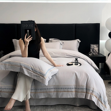 91家纺网 家纺一手货源 找家纺 家居1号家纺 2024新款加厚全棉磨毛宽边刺绣拼角四件套-维多利 维多利 绅士灰