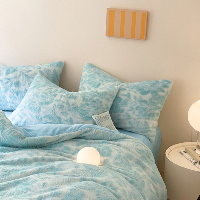 91家纺网 家纺一手货源 找家纺 金爱家 2024新品全消光A类纯色獭兔毛绒立体牛奶绒兔毛雕花350克四件套 兔毛繁花绿色