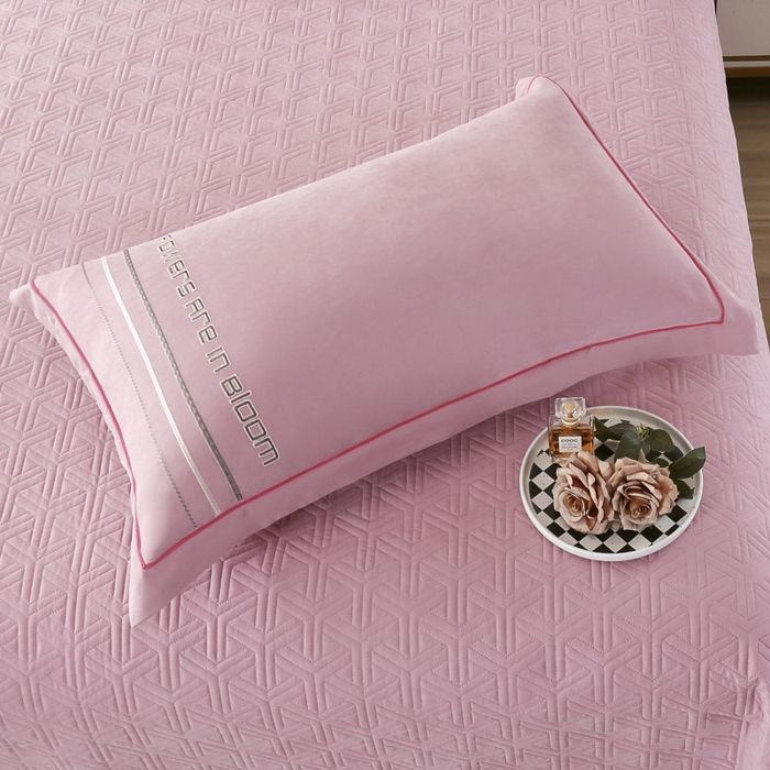 91家纺网 家纺一手货源 找家纺 OL家纺 2024新款磨毛暖绒床盖夹棉四件套刺绣轻奢风 粉豆沙