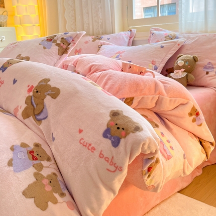 91家纺网 家纺一手货源 找家纺 （总）2024新款高克重牛奶绒四件套-自然光