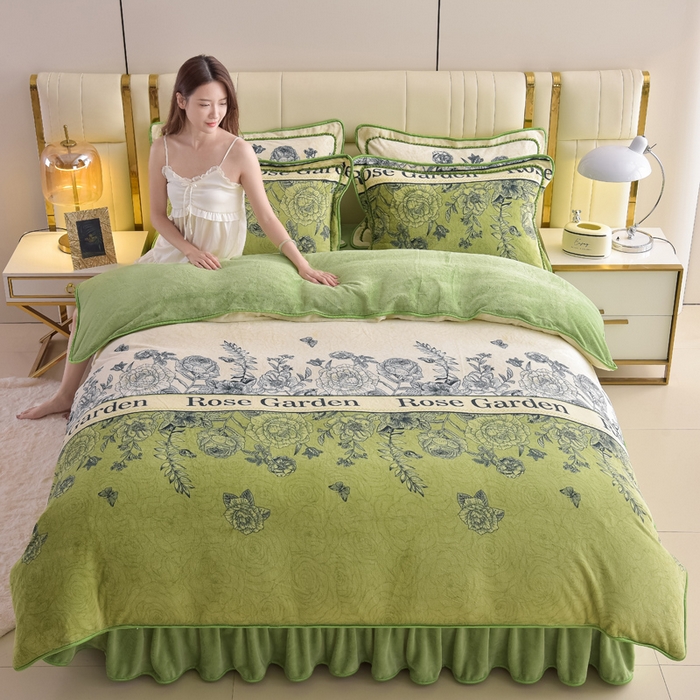 91家纺网 家纺一手货源 找家纺 曼尼家纺2025高克重直播印花床裙款法莱绒金貂珊瑚绒牛奶绒四件套 玫瑰庄园