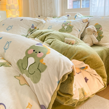 91家纺网 家纺一手货源 找家纺 （总）2024新款高克重牛奶绒四件套-自然光