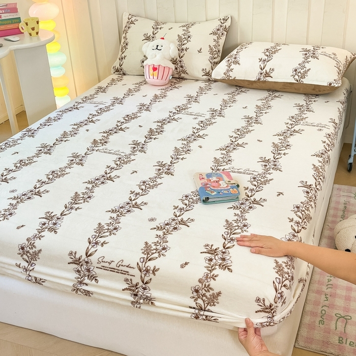 91家纺网 家纺一手货源 找家纺  星座家纺 2025新款小清新牛奶绒单床笠 紫色小花