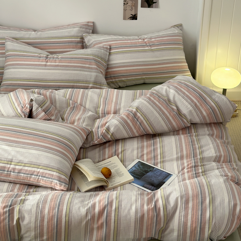 91家纺网 家纺一手货源 找家纺 久典家居 2024新款水洗棉条纹系列四件套 沐妍粉