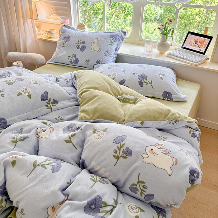 91家纺网 家纺一手货源 找家纺 呗旺鹿 2024新款高克重印花牛奶绒四件套 紫韵