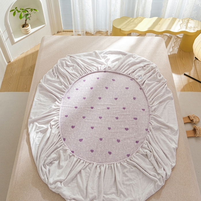 91家纺网 家纺一手货源 找家纺 2025新款200g加厚超柔牛奶绒印花保暖床笠 小爱心紫