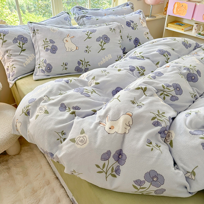 91家纺网 家纺一手货源 找家纺 呗旺鹿 2024新款高克重印花牛奶绒四件套 紫韵