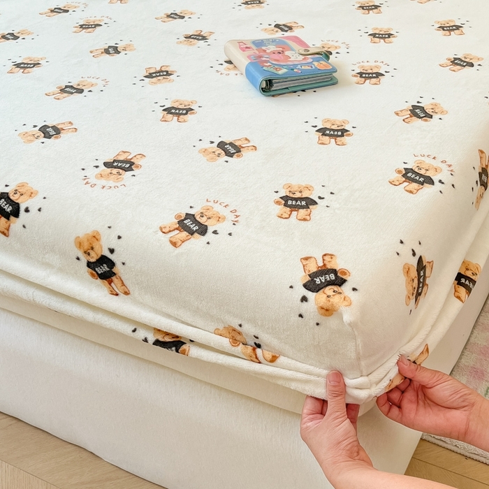 91家纺网 家纺一手货源 找家纺  星座家纺 2025新款小清新牛奶绒单床笠 快乐小熊