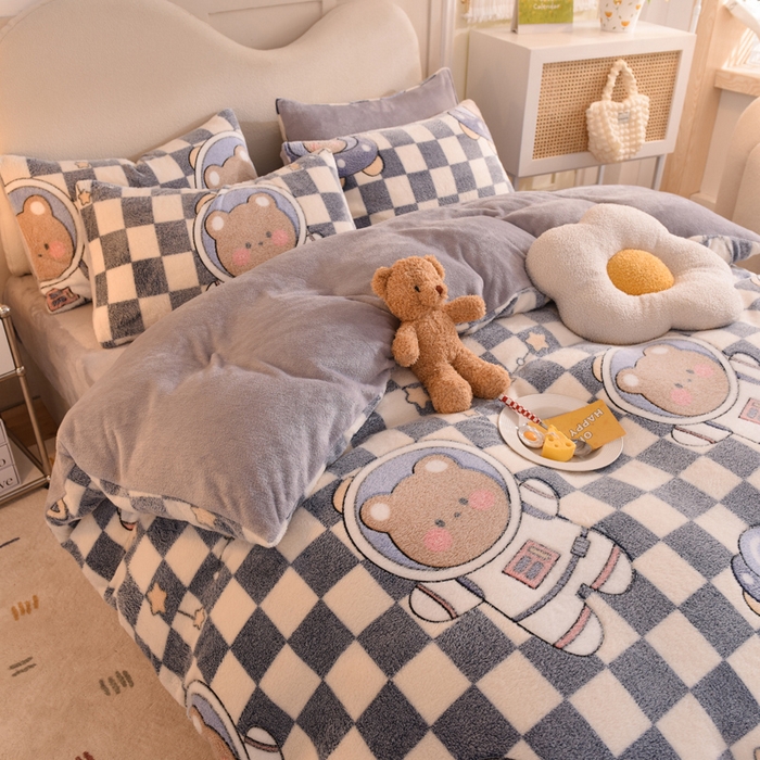 91家纺网 家纺一手货源 找家纺 慕梵家居 2024新款雪花绒卡通四件套 太空熊