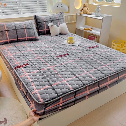 91家纺网 家纺一手货源 找家纺 （总）情煊家纺 2024新款保暖牛奶绒夹棉床笠-床笠款牛奶绒床笠三件套