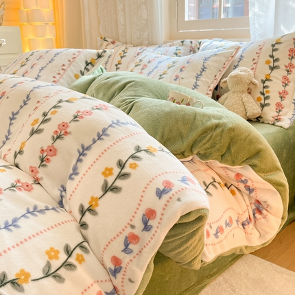 91家纺网 家纺一手货源 找家纺 （总）2024新款高克重牛奶绒四件套-自然光