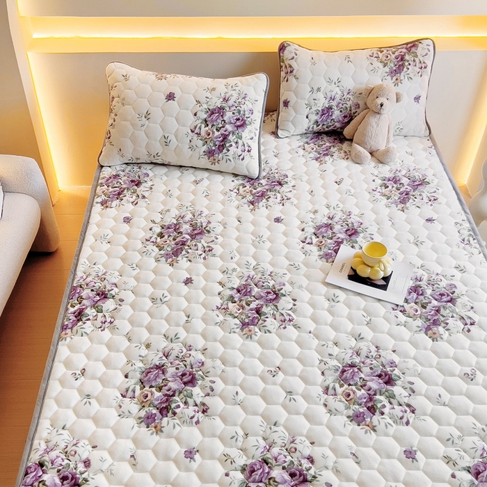 91家纺网 家纺一手货源 找家纺 情煊家纺 2024新款A类牛奶绒印花夹棉床垫 情谊绵绵