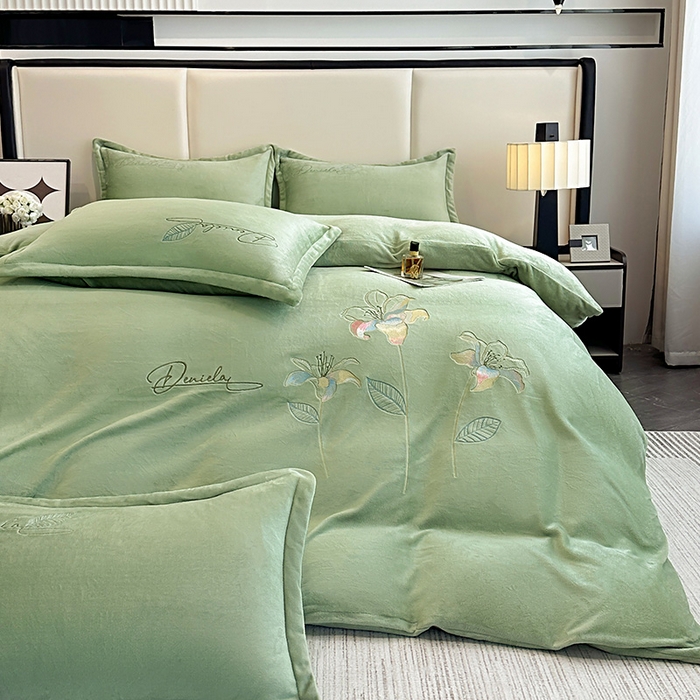 91家纺网 家纺一手货源 找家纺 陌乘坊家纺 2024新款高克重牛奶绒刺绣四件套-百合系列 百合-牛油果绿