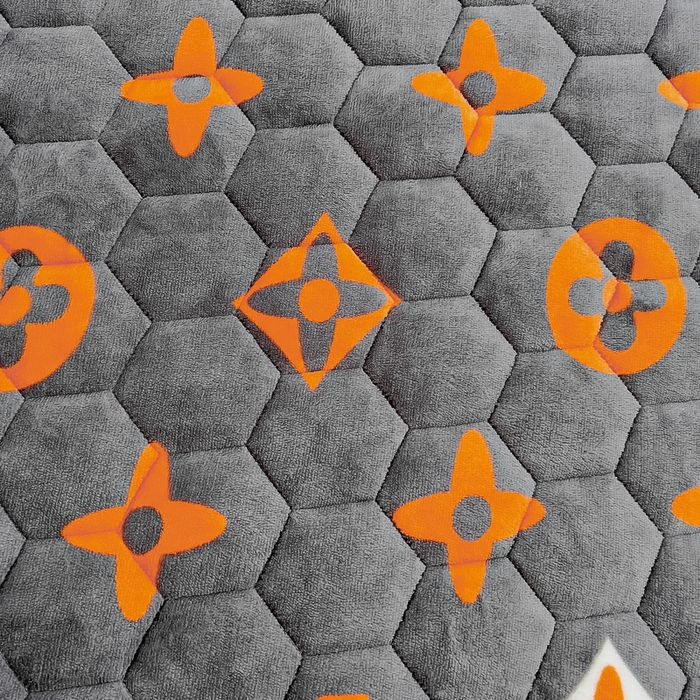 91家纺网 家纺一手货源 找家纺 情煊家纺 2024新款保暖牛奶绒夹棉床笠-花边款 大牌风范-花边款