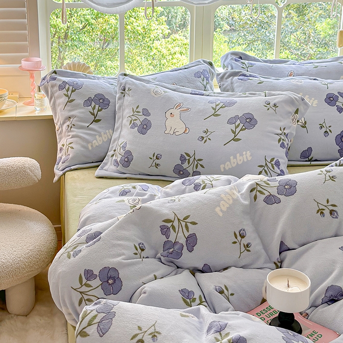 91家纺网 家纺一手货源 找家纺 呗旺鹿 2024新款高克重印花牛奶绒四件套 紫韵